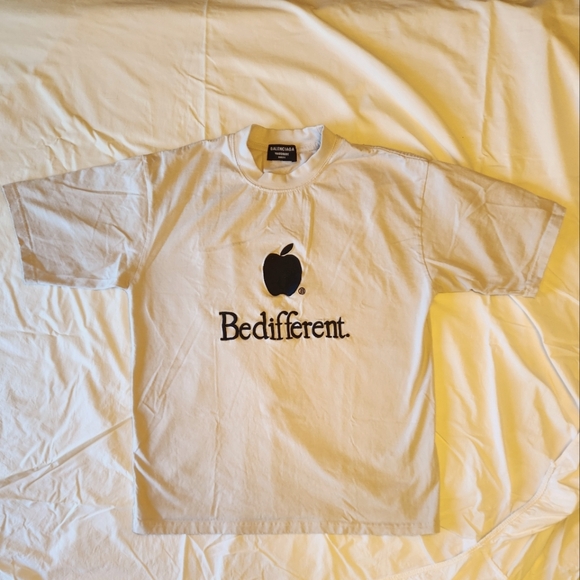 Balenciaga Other - Balenciaga Be Different tee - size XS